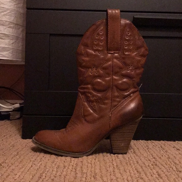Heeled cowboy boots - Picture 2 of 3